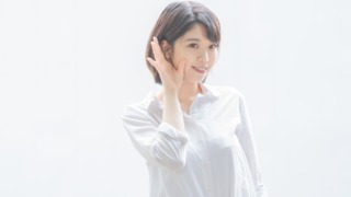 質問する女性