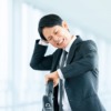 焦る男性